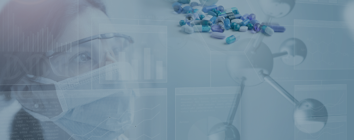 Produktionsmitarbeiterin in der Pharmaindustrie analysiert Medikamente und vernetzte Produktions‑ und Unternehmensdaten mit der MEGLA‑Lösung.