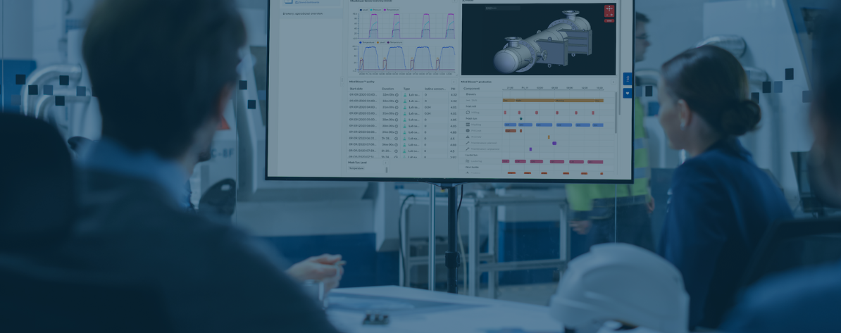 Zwei Laborant:innen analysieren Prozessdaten mit TrendMiner - MEGLA